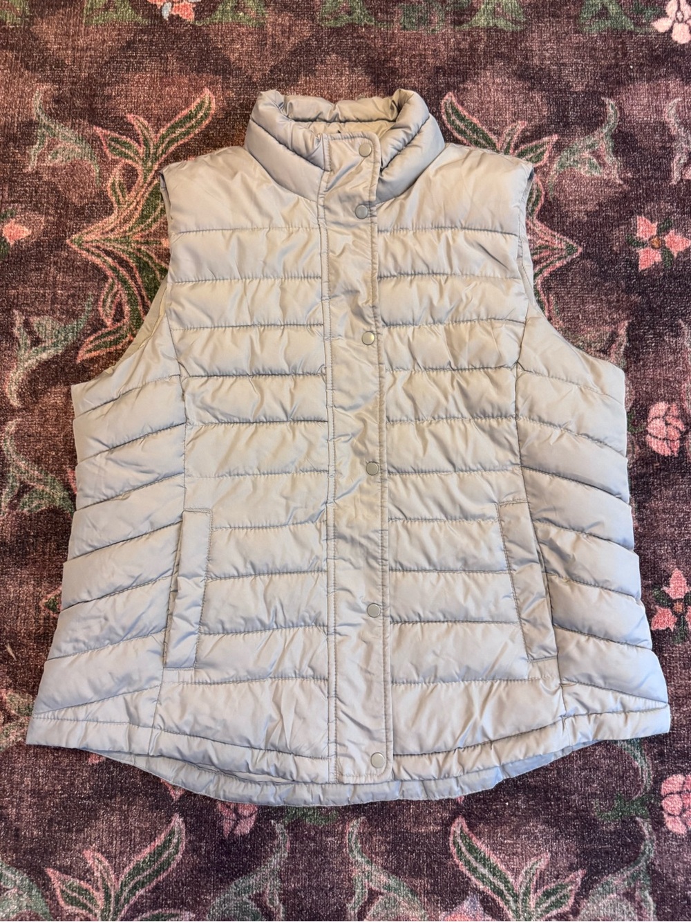 GAP Women's Lightweight Quilted Puffer Vest
Gray Full Zip Snap Closure - XL
